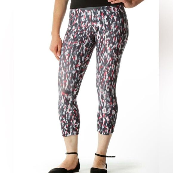 NIKE Dri-FIT Tight Fit Training Crop Pants - Picture 1 of 4
